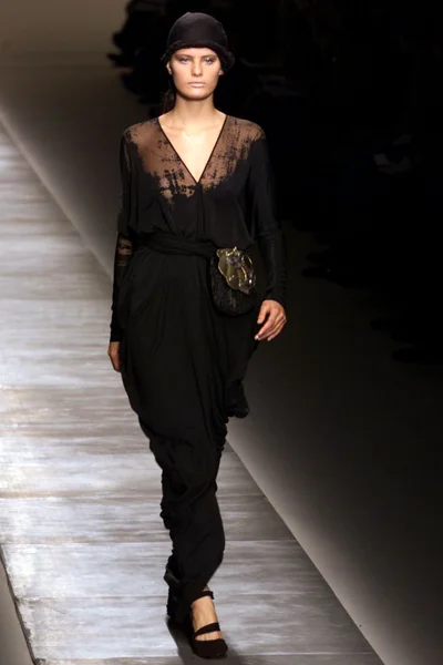 Look 16